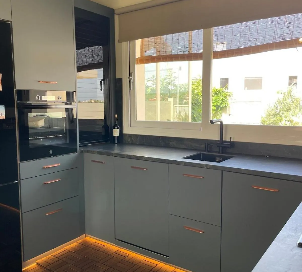 Beautiful New Home & Pool Mountain View Coin Holiday home