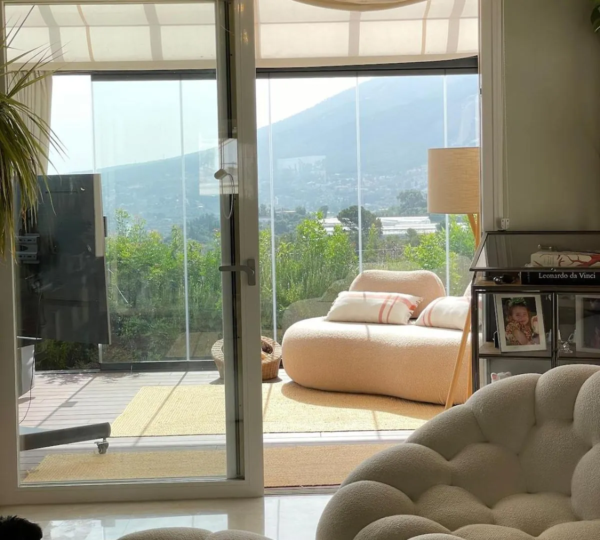 Beautiful New Home & Pool Mountain View Coin